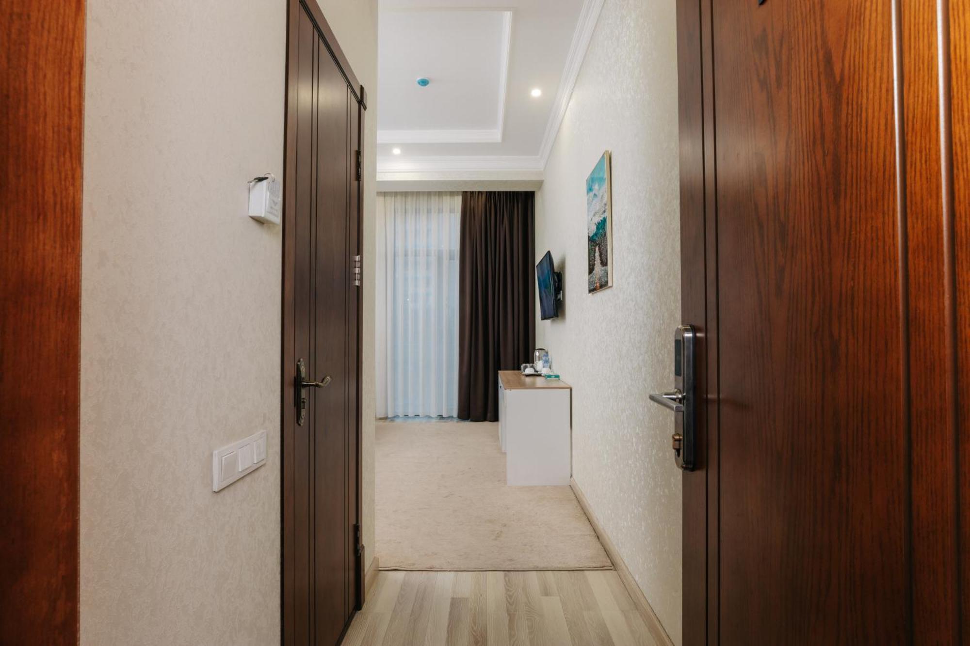 Resident Hotel Tashkent Ngoại thất bức ảnh